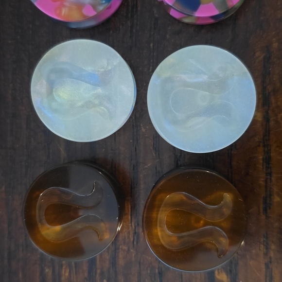 8 Lululemon mini claw hair clips - Picture 3 of 4